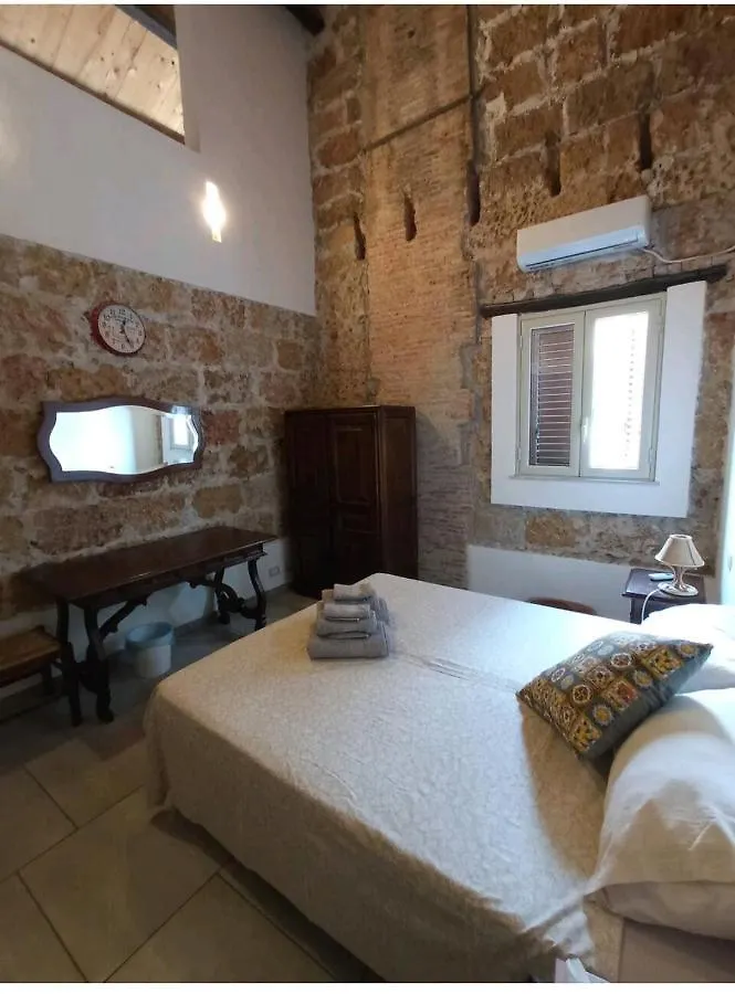 Zyz Apartments La Kalsa パレルモ 0*,  イタリア